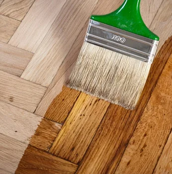 Как выбрать лак для паркета: виды и рекомендации