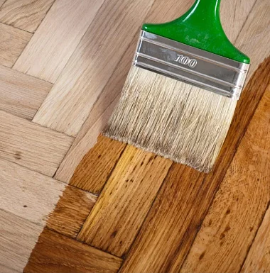 Как выбрать лак для паркета: виды и рекомендации